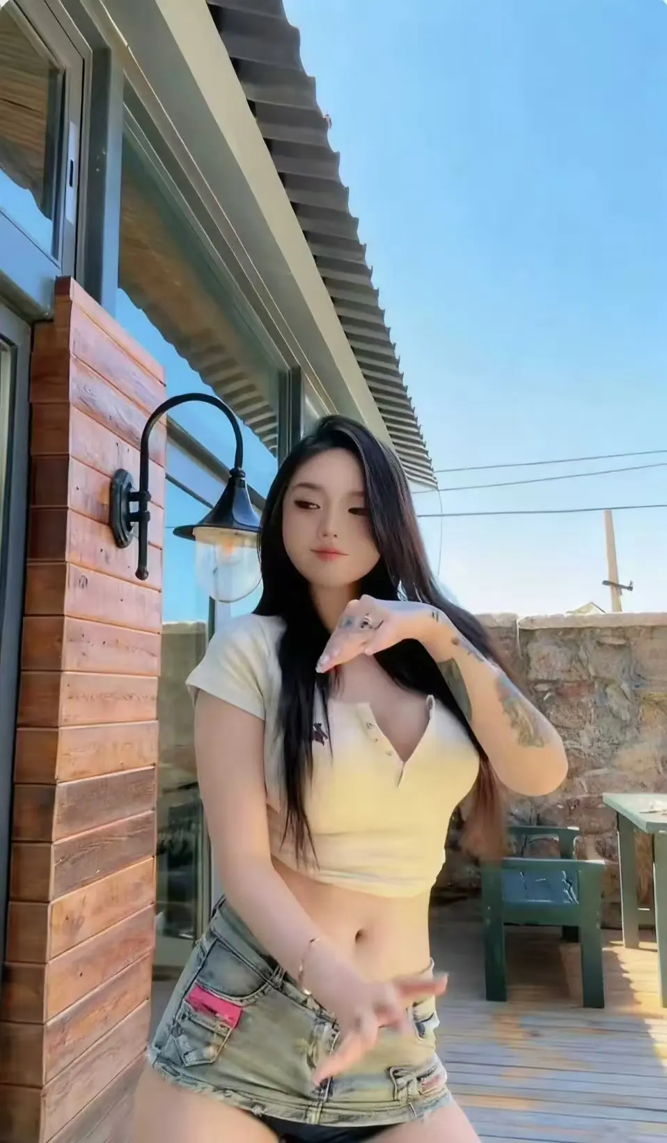 《Meena 成美男》高清全集无删减版资源免费在线看-未删减完整版网盘观看-无广告播放Meena成美男-一次看够全集中文版