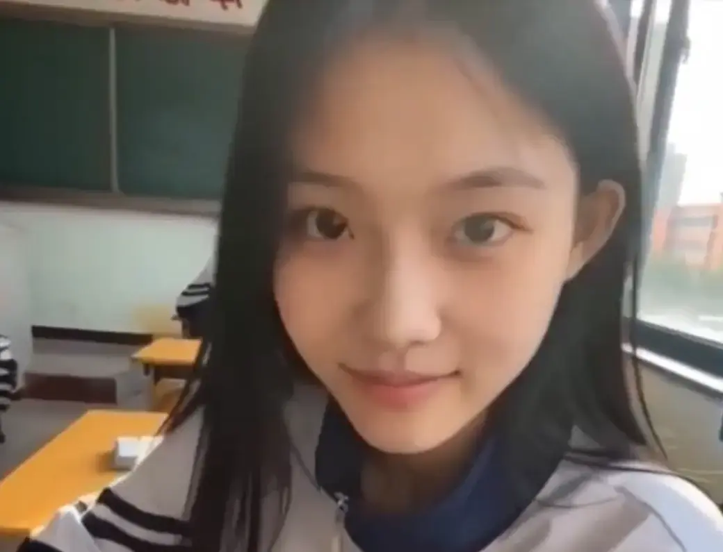 《我的十八岁女友》无删减版在线播放 4K蓝光画质免费观看 黄果AI短剧高甜治愈 - 我的十八岁女友全集免费在线观看极速加载 - 星空影院热播追完又想谈恋爱了